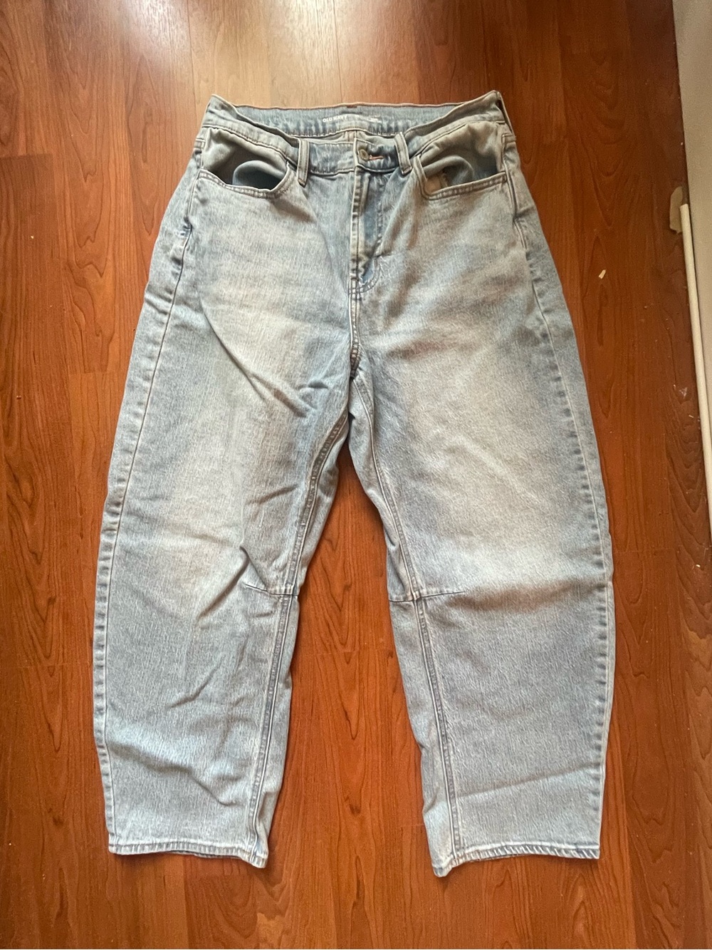 Old Navy light wash barrel jean